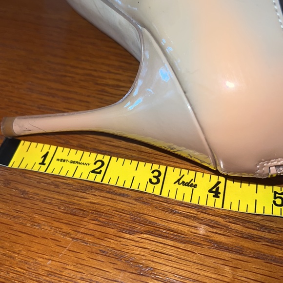Ivanka Trump cream heel 8M - Picture 6 of 10